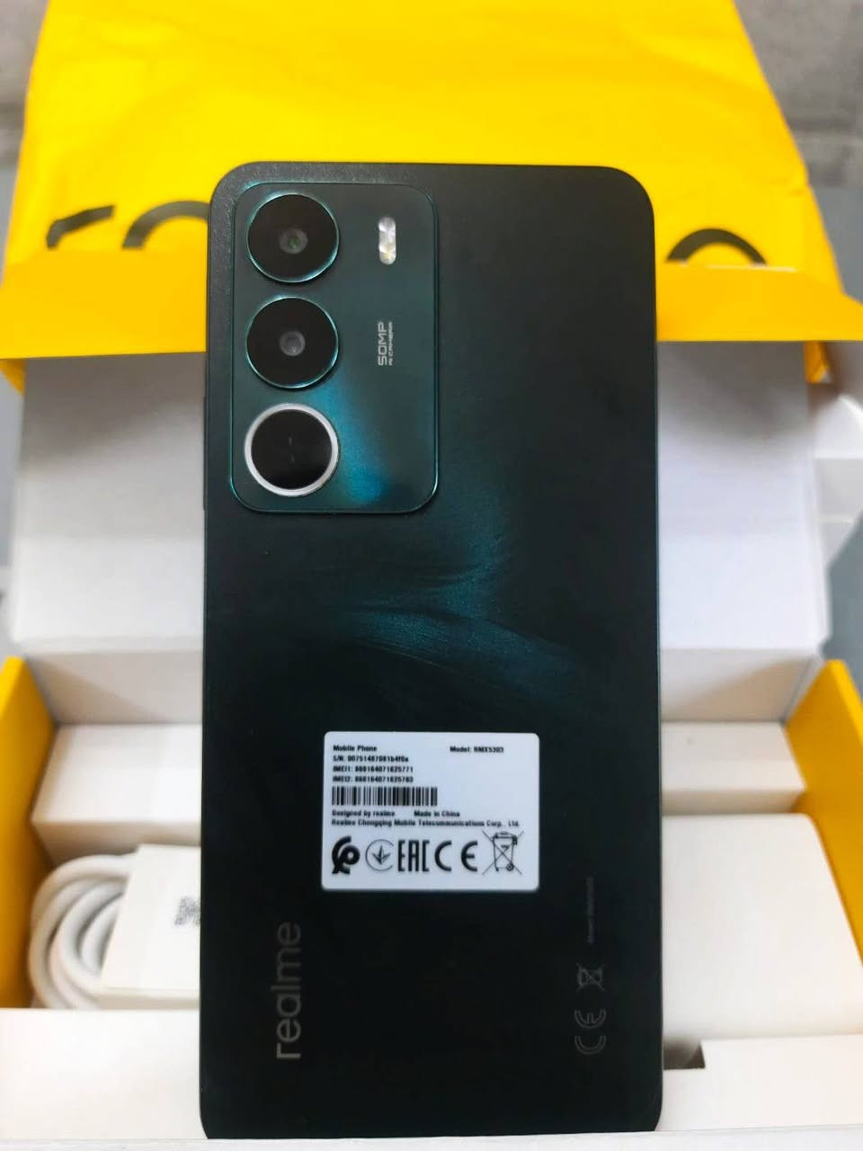 realme C71
*الجهاز نضيف 100% مابي شي*استعمال شهر فقط*جديد بل جيس ما داخل  صيانه الجهاز فتح كارتونة 🌹

*المواصفات:*
*الشاشة*: 6.67 بوصة LCD، دقة HD+ ‏1604×720، تحديث 120Hz
*المعالج*:Snapdragon    T7250 اقوى معالج
*الرام*: 24GB
*التخزين*: 256GB
*الكاميرا*: 64MP + 12MP + 12MP خلفية | 10mp امامية
*البطارية*: 6300mAh - شحن سريع 45w 
*بصمة*: صفح مع زر تشغيل الجهاز
*النظام*: محدث لاخر اصدار 2026  اندرويد 16
*يدعم*:90 فريم ببجي ثابت
مكاني بغداد الكاظمية
سعر الجهاز: 200 الف 
*********** 
يوجد خدمة توصيل بغداد وكل المحافظات العراق

