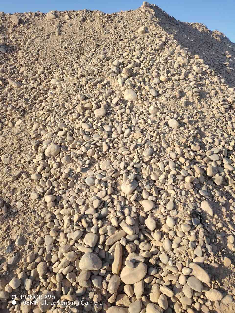 سكلة نور الحسين /كوت - حي الجوادين/يتوفر لدينا اسمنت رمل احمر رمل اسود جلمود 5/19حصو سبيس طابوك ***********
