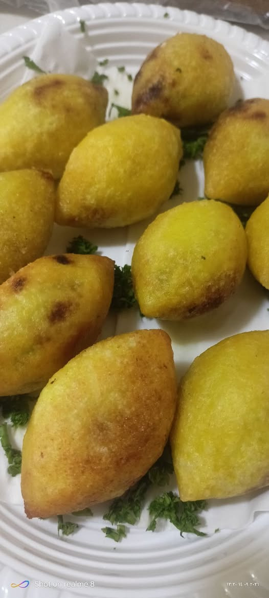 خطار اجه على غفله ،،،محتاره شنو تطبخين فيروزه عندها الحل اطلبي ولاتحتارين 😀عندي اكل بيت للطلب تواصلو معي***********

نص مكتوب في الصور:
- Shot on realme 8
- ١٤:٢٠ ١٤ ٠٩ ٢٠٢٦