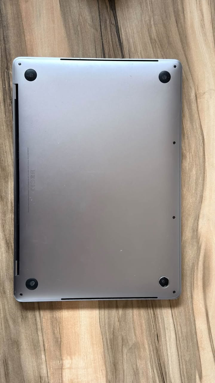 Macbook pro 2017
Ram 16
Hd 512 
 نظافة 90‎%‎. 
حجم الشاشة 13 أنج
تش بار

السعر ٥٥٠ وبي مجال 

للتواصل ***********

نص مكتوب في الصور:
- ٣,٥ GHz Dual-Core Intel Core i7 المعالج الرسومات ١٥٣٦ م.ب. Intel Iris Plus Graphics 650 الذاكرة ١٦ غ.ب. LPDDR3 2133 MHz الرقم التسلسلي C02VF2GSHV2R التفاصيل... انتهت صلاحية التغطية macOS macOS Ventura الإصدار 13.7.8 شاشات العرض شاشة ريتينا مضمنة ١٣,٣-بوصة (٢٥٦٠ × ١٦٠٠) اعدادات شاشة العرض الإشعارات الصوت التركيز مدة استخدام الجهاز عام المظهر تسهيلات الاستخدام مركز التحكم Siri والبحث الخصوصية والأمن سطح المكتب وشريط الأيقونات شاشات العرض خلفية الشاشة شاشة التوقف