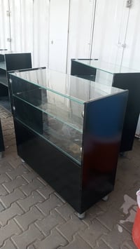 فاترينات نضيفات للبيع عنوان بغداد عدد 4 للاستفسار الاتصال 07717508066