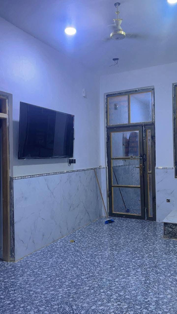 السلام عليكم بيت طابو صرف للبيع بحي الفداء نهايه شارع ابو لبنان قريب ع الواقعه بيت يتكون من طابقين الطابق لاول كامل الثاني هيكل 100متر  ب85 مليون بيت بناء 2026

***********
