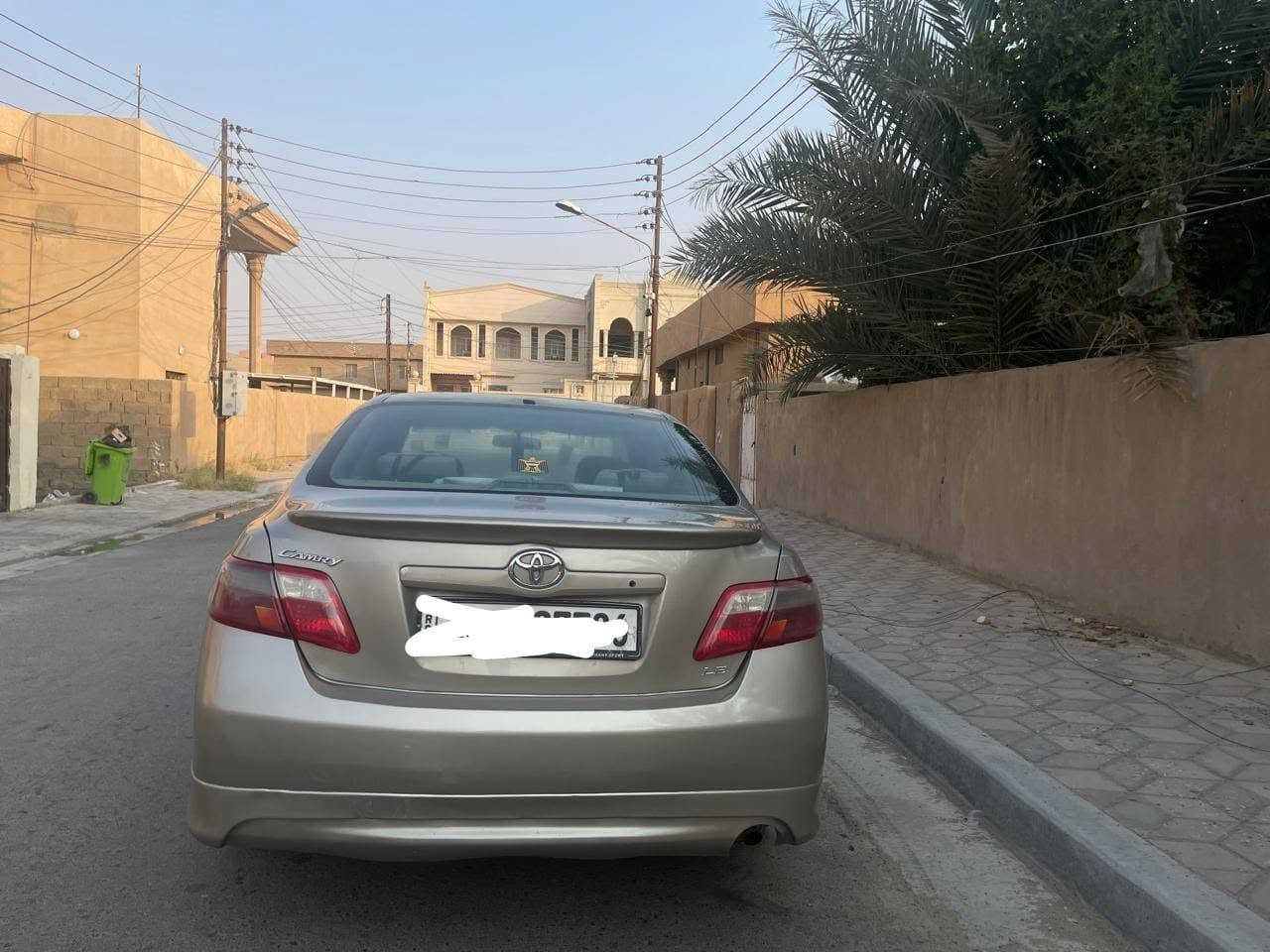 كامري ٢٠٠٩ وارد امريكي كلين بدون ضرر عدا بارد قليل جهة السكن ماناقصها اي شي رقم اربيل باسمي شرط التحويل كير محرك صدر تخم تاير باتري  كلو جديد تبريد ثلج السعر 107 وبيها مجال قليل للاستفسار *********** و ***********
