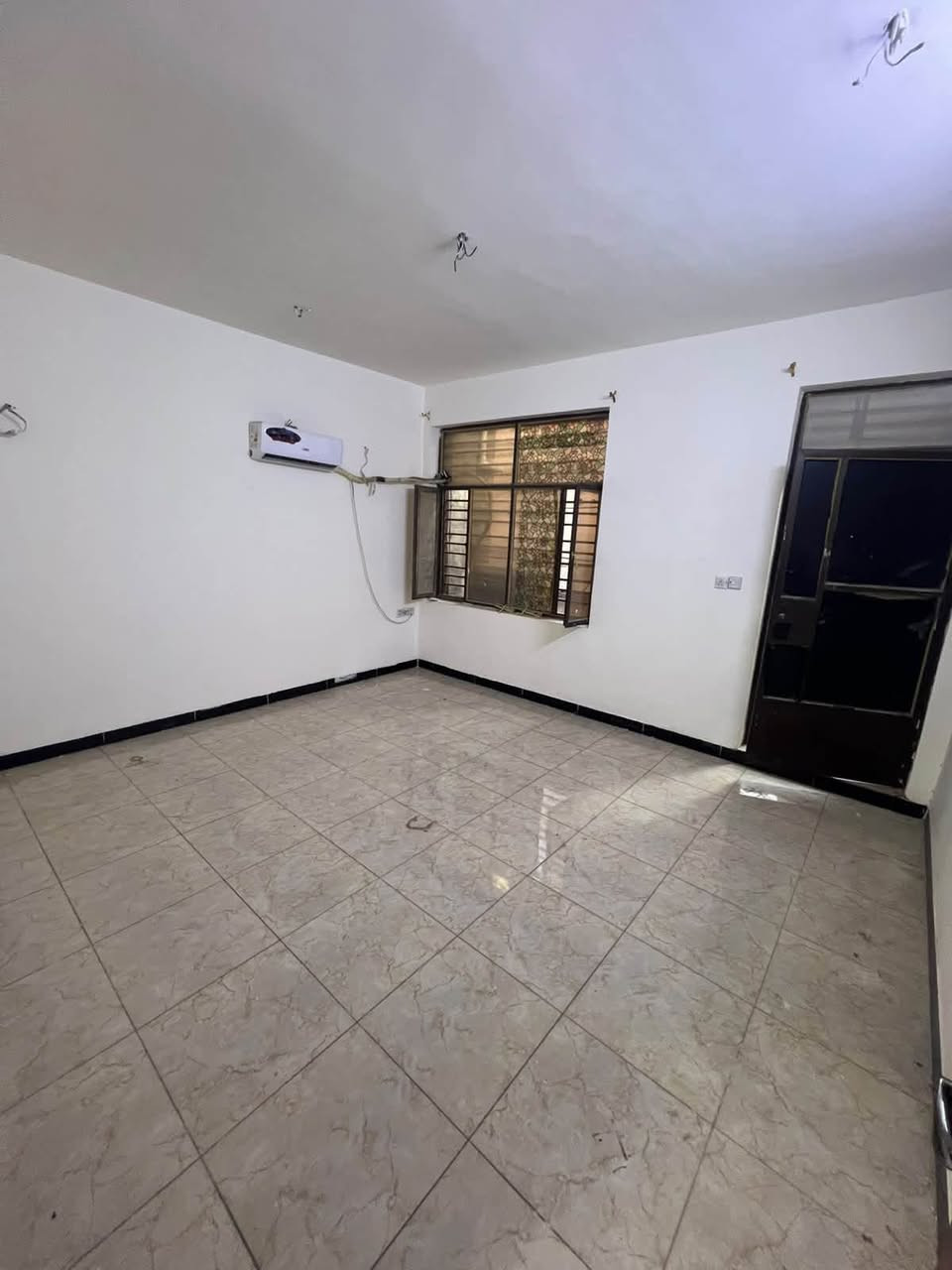 🏠 للإيجار في السيدية – مربع الاقتصاديين
بيت حلو ونظيف، ما يحتاج أي شيء، ويحتوي على:

* غرفتين نوم

* صالة

* مطبخ

* خدمات

📞 للاستفسار: ***********

أرام للاستثمار والتطوير العقاري
