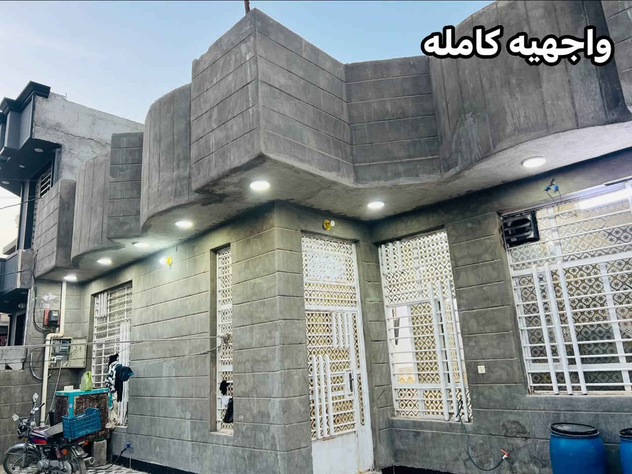 اسلام عليكم دار للبيع حي ذويب  الثاينه المساحه 240 متر تتوفر بيه كافه الخدمات تبليط للباب مولد قريب مجاري ع بزل بناء حديث السعر خاص للاستفسار لاتصال  ع رقم *********** +++ يوجد مشتمل للبيع ايضا قريب ع البيت بناء حديث ونفس الخدمات

نص مكتوب في الصور:
- الواجهه
- واجهه كامله
- المضيف