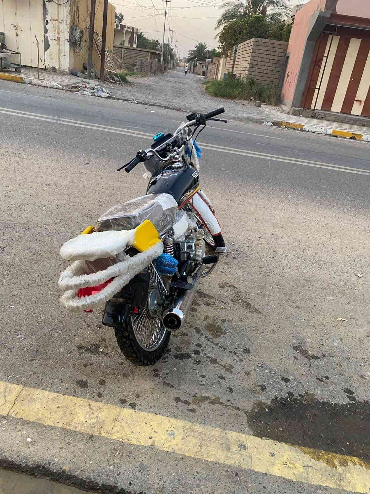 السلام عليكم تايكر للبيع 23محرك مبدل بس ولفات قفط نشاط ومعدل فول شرط كهربايات كله شغاله دراجه فول نضافه السعر 430وبي مجال اتصل ***********مكان بيجي
