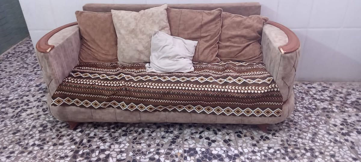 السلام عليكم تخم للبيع 7 مقاعد 120 جواهري قرب أسواق حسوني
