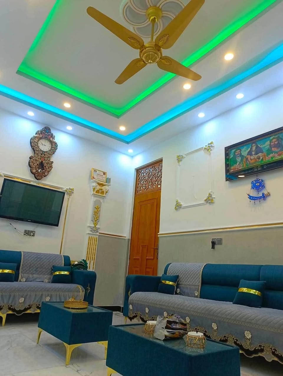 سلام عليكم بيت حديث زيرو للبيع مساحتة  144متر ثلاث طوابق يحتوي على حوش واستقبال وصاله و7غرف نوم و4حمامات مشتركة ومنور ومطبخ حار وبارد ومنضومه انترنيت ومنضومه كاميرات للبيع في مدينه لصدر قطاع 32فرع لعريض  عرض لفرع 12متر مقابل مدرسه ثورةالعشرين قرب حسينيه حجي صاحب اللا ستفسار 📞 ***********     رقم  صاحب البيت
