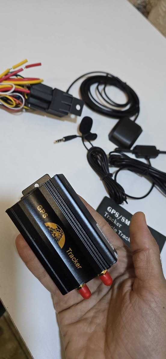 السلام عليكم
تتبع ودقة عالية 📍 | جهاز GPS Tracker لحماية سيارتك أو دراجتك من السرقة 🛡️

​مميزات الجهاز:

​تتبع مباشر (Real-Time): حدد موقع دراجتك أو سيارتك بدقة عالية عبر هاتفك.

​إمكانية إطفاء المحرك عن بُعد: تحكم كامل بأمان المركبة في حال السرقة عن الهاتف برساله واحدة 

​إشارات قوية: يأتي مع منافذ إنتين خارجية (GPS & GSM) لالتقاط الإشارة بسرعة وبدون انقطاع.

​تنبيهات ذكية: إشعارات فورية عند محاولة فصل البطارية، تحريك المركبة، أو تجاوز السرعة.

​ربط مباشر: يربط على بطارية المركبة مباشرة مع دعم شريحة اتصال (SIM).

​ميزة تسجيل الصوت عن طريق مايك مخفي ورام للخزن  

السعر: [   60 الف    ]
متوفر قطعتين فقط 
العنوان / بغداد البلديات 

​للتواصل والاستفسار، يرجى المراسلة على الخاص 📥 أو الاتصال على الرقم: [***********]

الجهاز اني شاده الدراجتي واليحب يشوف شغله يتفضل يمي واشوفه الجهاز شلون يشتغل
