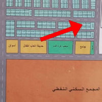 ١٠٠م • واجهة ٦٫٦٦م • وسط البناء