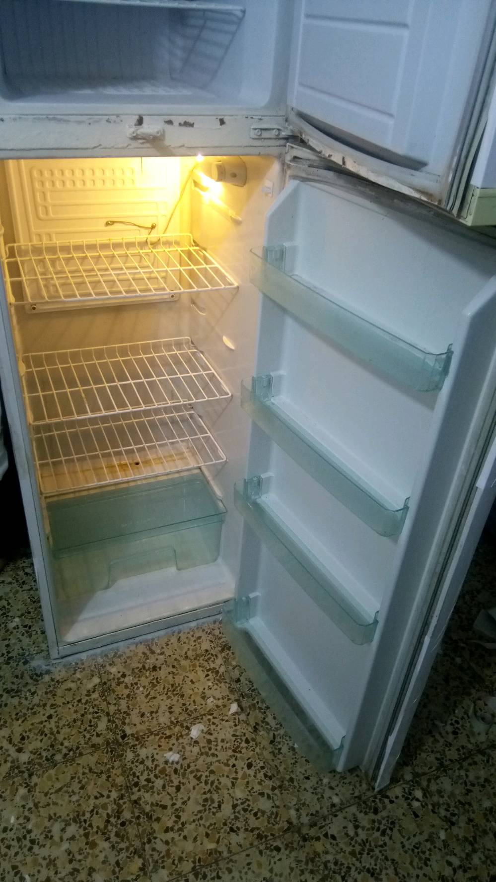 ثلاجة • نضيفة • شهداء البياع