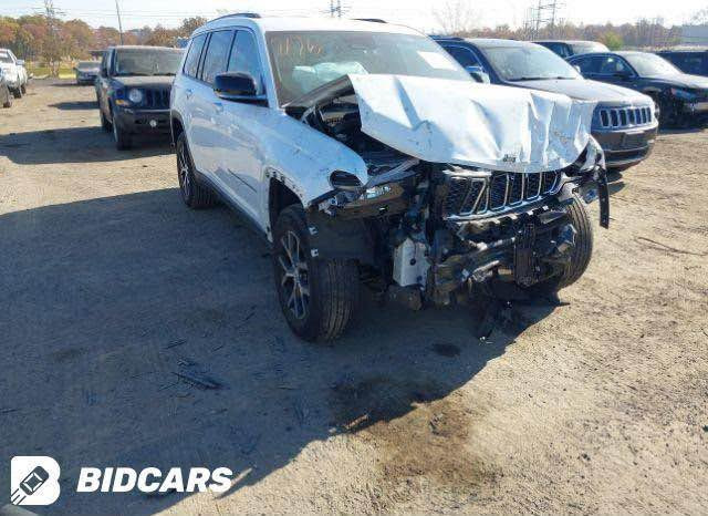 للبيع : جيب جراند شيروكي (Grand Cherokee) موديل
2023
الفئة: ليميتد (Limited) - فول مواصفات ما عدا البانوراما (التنتة).
المحرك: 6 سلندر،
نظام دفع رباعي (4x4).
أربع وضعيات للقيادة
الحجم: (L) ثلاثة قطع مقاعد (3 صفوف - 7 راكب).
رقم بصرة بسمي  جديد تحويل ثاني يوم 
مواصفات والداخلية:
داخلية جلد ملكي بلون بيج (أوف وايت) مميز ونظيف جداً بحالة الوكالة.
شاشة عرض لمس كبيرة تدعم Apple Carplay و
Android Aut» ال الي
شاشة عدادات رقمية (ديجيتال) بالكامل متطورة.
تحكم مقود (ستيرن) متكامل مع نظام تثبيت السرعة.
نظام تكييف مركزي منفصل للركاب في الخلف.
ناقل حركة (كير) ماوس دوار متطور مع وضعيات قيادة
متعددة.
حادث تبديل البنيد فقط، مع صبغ ربع جاملغ (أبسير وأيمن) تجميل مكاني البصره ‭***********‬ البصرة, العراق

نص مكتوب في الصور:
- BIDCARS
