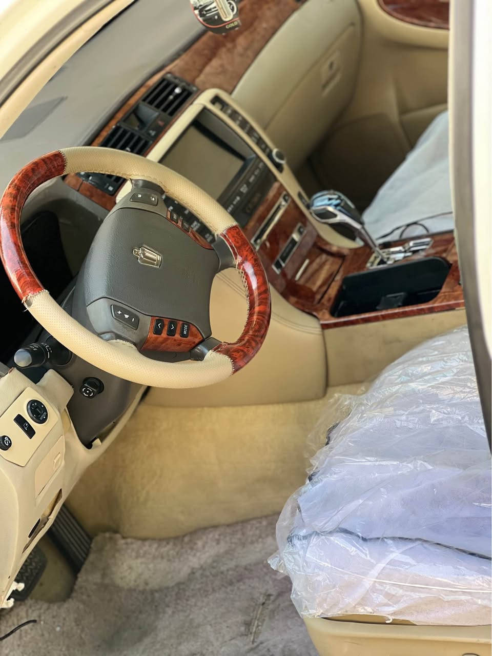 شاهینە 2005ڕۆیاڵ 182 بڕاوە
جڵد و هیتەر و سەلاجە و پەردە واتە ٣دوگمە
کامل جایزە بۆ ٢٥٠ مەسرەف مەگەڕێ مەجموحە لێکزز 
شوێن قەڵادزێ سعریشی ٥٥$  ڕەقەم تەلەفون هەموو شتێکی لەسەرە *********** بشدار, السليمانية
