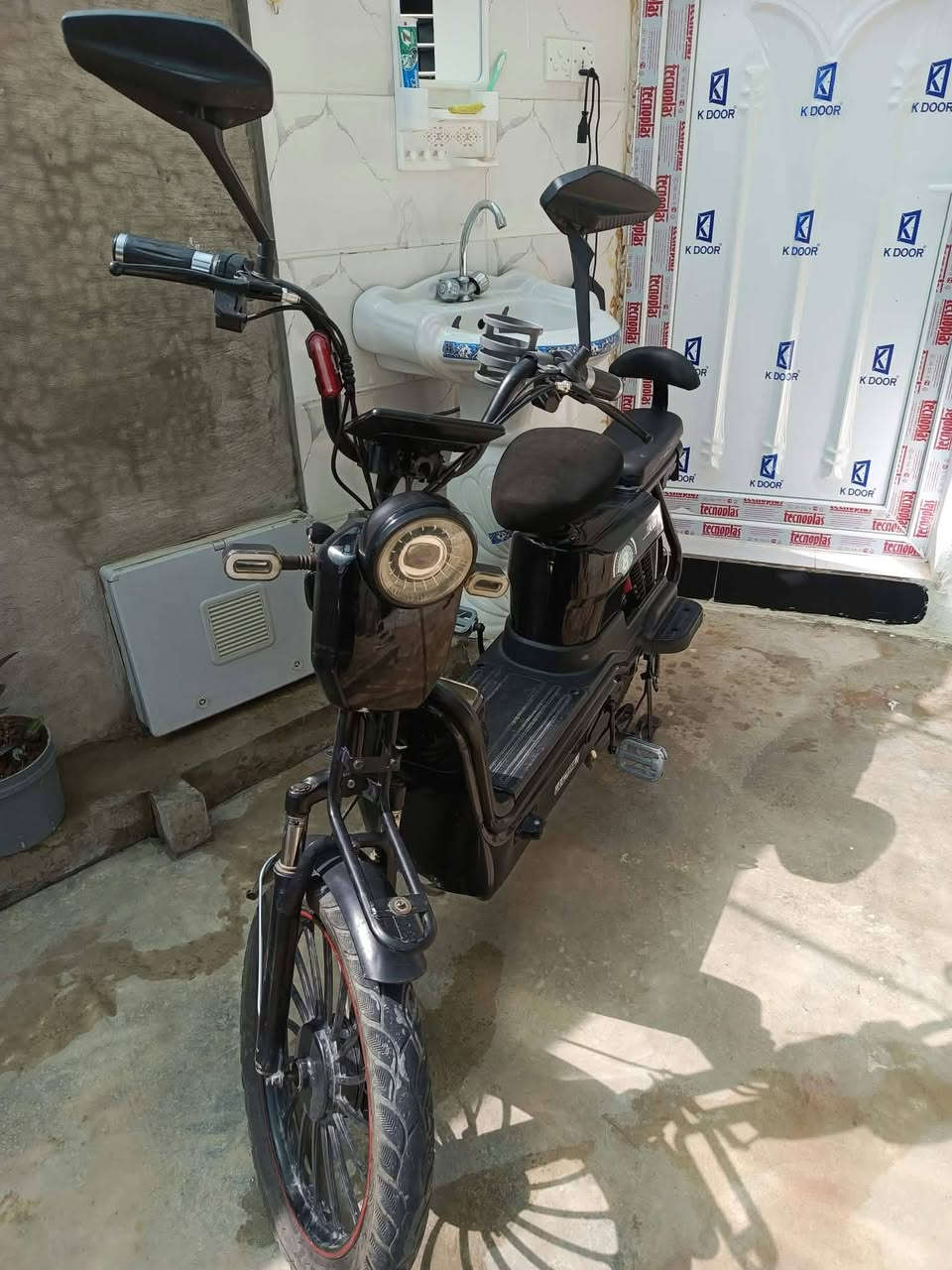 للبيع ناطور شحن سعر 250 وبيها مجال ***********
