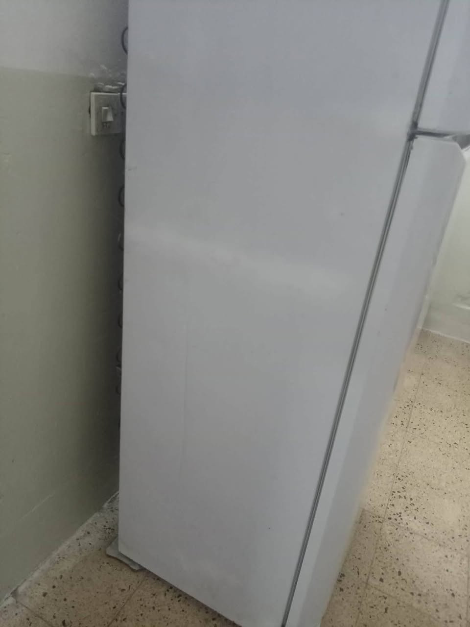 ثلاجه شرط الشغل وما مفتوحه وضع شركه شراي خاص او يتصل ***********
