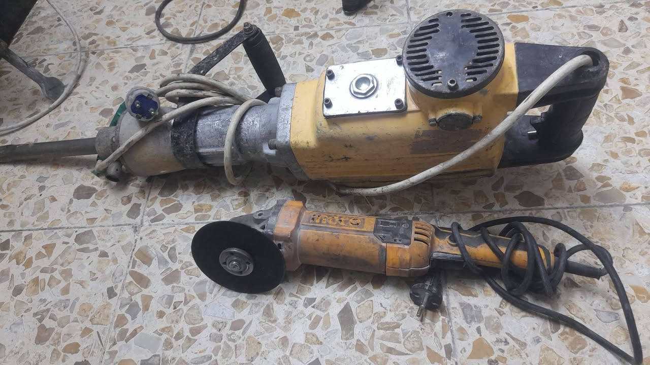 السلام عليكم 
غراض اسكله البيع 
ادريلات  العدد ١٠
كوسرات العدد ٦
ادريل تثقيب ١
ادريل تكشير ١
ونج  ١
مولده ١
حادله ١
منشار كهربائي 
مكاني بغداد 

ملاحظه الكل شغالات 
واتساب 
***********
