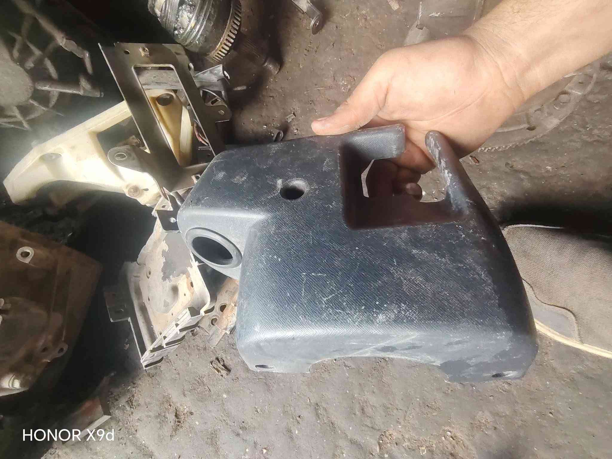 أغراض بيكانتو للبيع مالت سياره كير عادي
***********

نص مكتوب في الصور:
- HONOR X9d