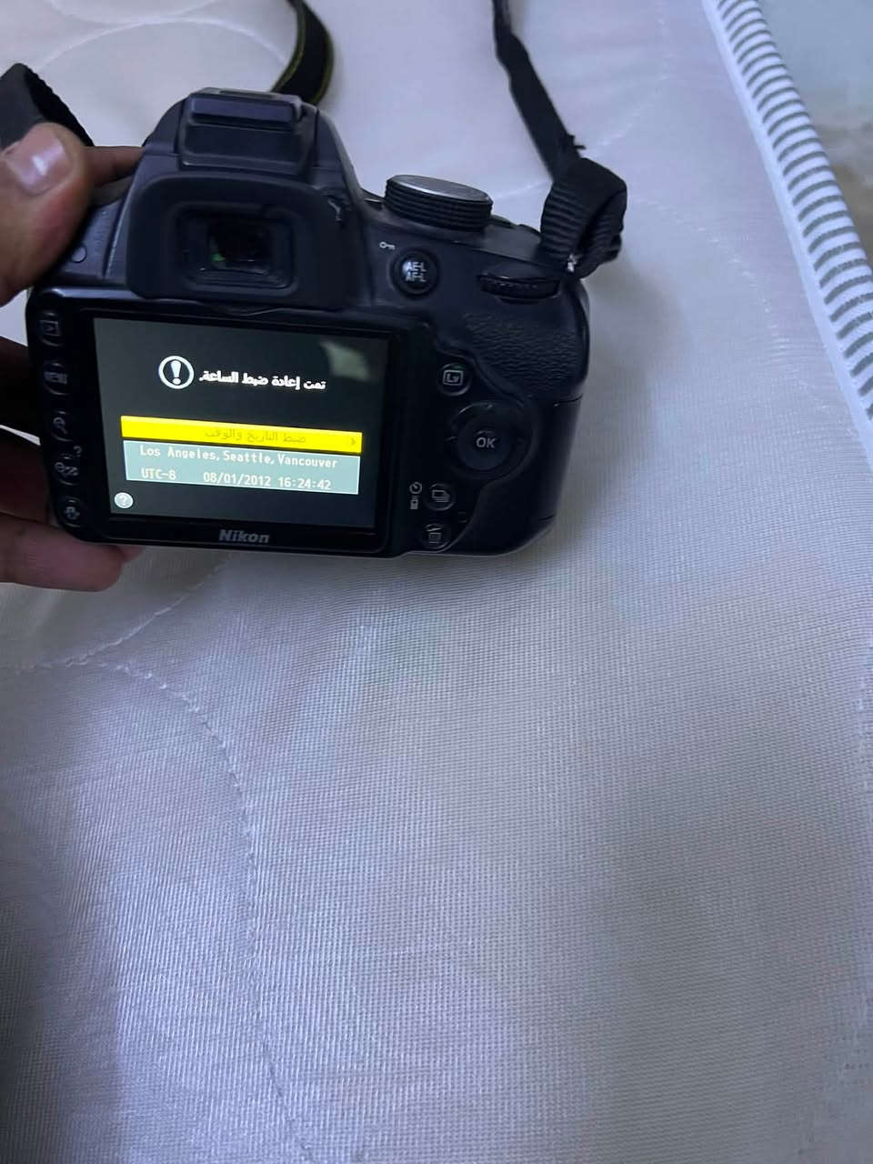 سلام وعليكم كامره نيكون D3200 نضيفه حيل 200الف للاستفسار واتساب ***********
