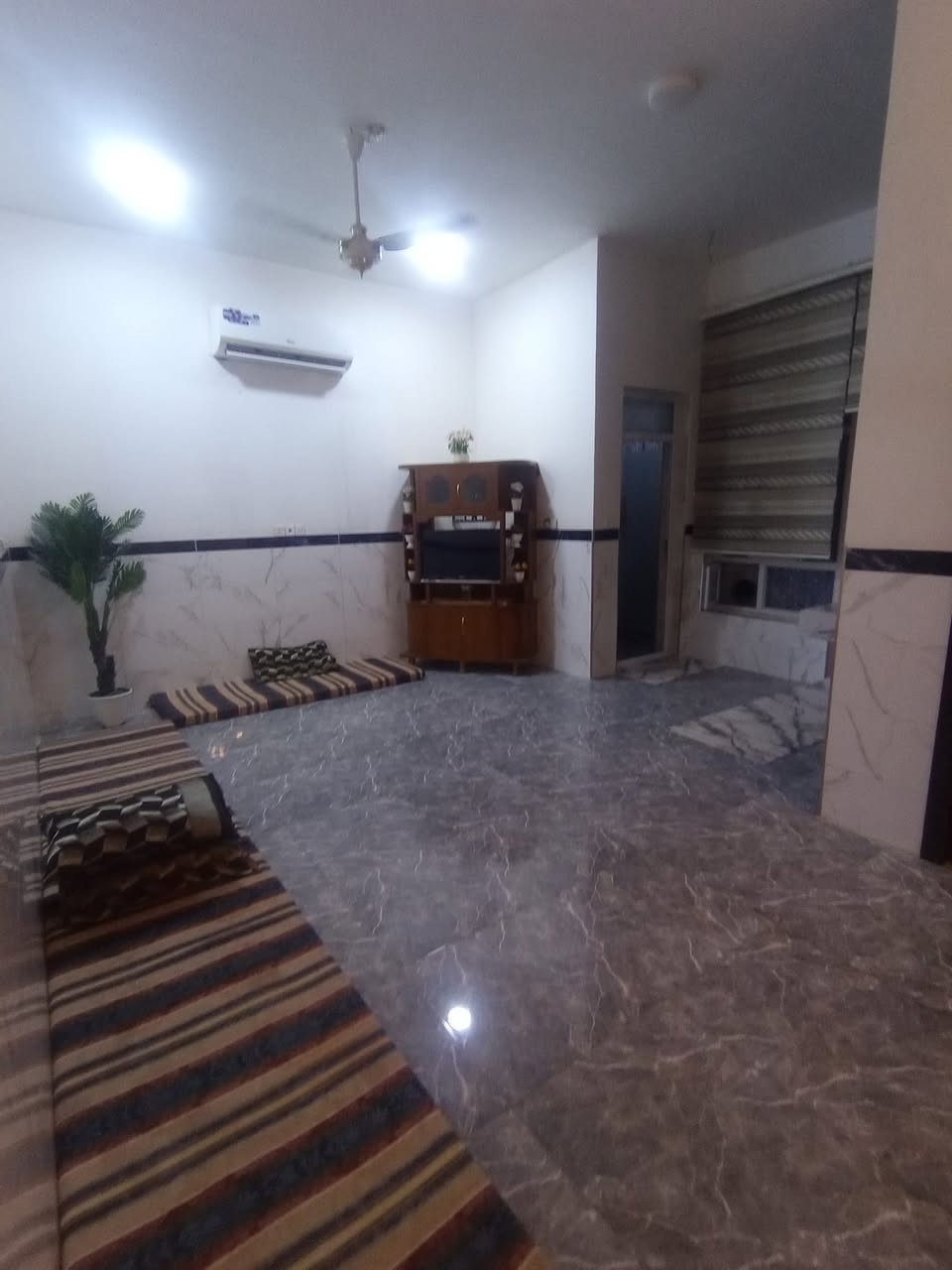 السلام عليكم
🏡 بيت للبيع – الفلوجة / حي المأمون منطقه 19
📍 موقع مميز وقريب من جميع الخدمات

✨ شارع 10م نافذ ع شارع 40 الترابي 

📐 المساحة: 150 متر بطحي 

📄 طابو صرف

🏠 طابق ونص 

🏠 بناء بلوك 

🏠غرفتين واستقبال ومطبخ وصاله وحمام 

💴 السعر 130مليون وبي مجال 

📞 للاستفسار الاتصال:  *********** ـــ ***********
