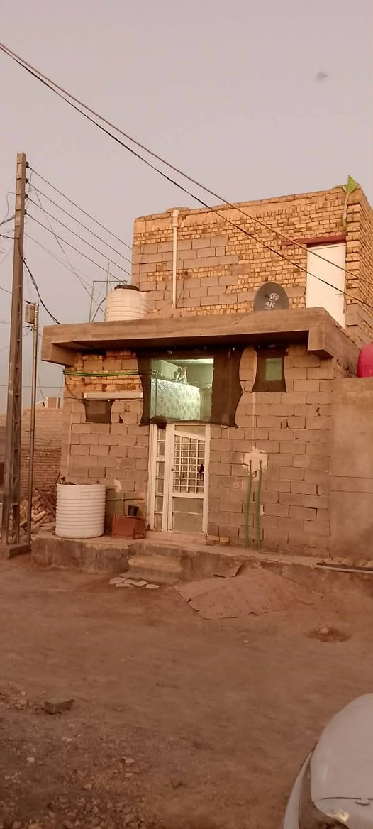 بيت زراعي للبيع بحي لكوفه لمساحه 50 م ركن بي صاله ومطبخ وغرفه لستفسار***********
