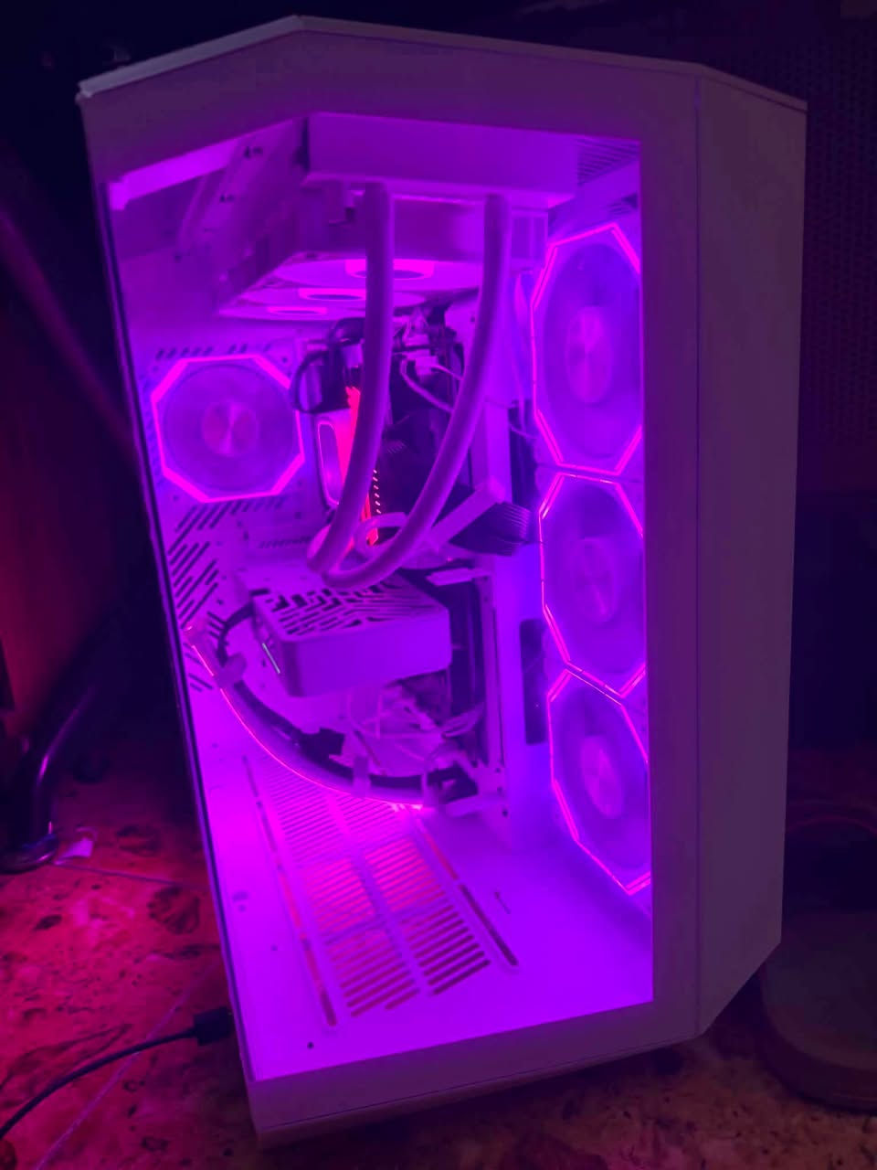 pc للبيع جديد كامل غراض + كراتين
2

CPU i7 12700k

Gpu 5060 

Mb/asrock 790 z

Ram 32/3600

Storg ١ m.2  

Power 850

Pc 2 

I5/12 
Ram 16 
HHD1
Power 700

مكاني محافظه بابل ومتوفر توصيل 

***********

نص مكتوب في الصور:
- i5 10th
- RTX 3050
- RAM 16 GB
- 1 TB HDD
- 256 GB SSD