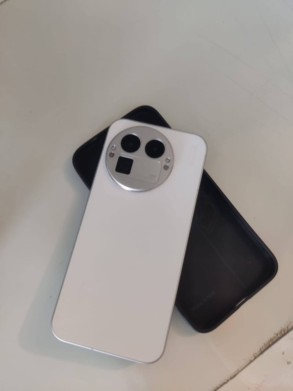 ريلمي gt8 برو
ذاكرة 512
رام 16 
معالج Snapdragon 8 Elite Gen5 العملاق نفس معالج سامسونج اس 26 التر
شحن سريع 120 w
 الجهاز جدا نظيف 
كل غراضه موجوده ويا
السعر مليون و 100 
مكاني بغداد الشعب 
***********
