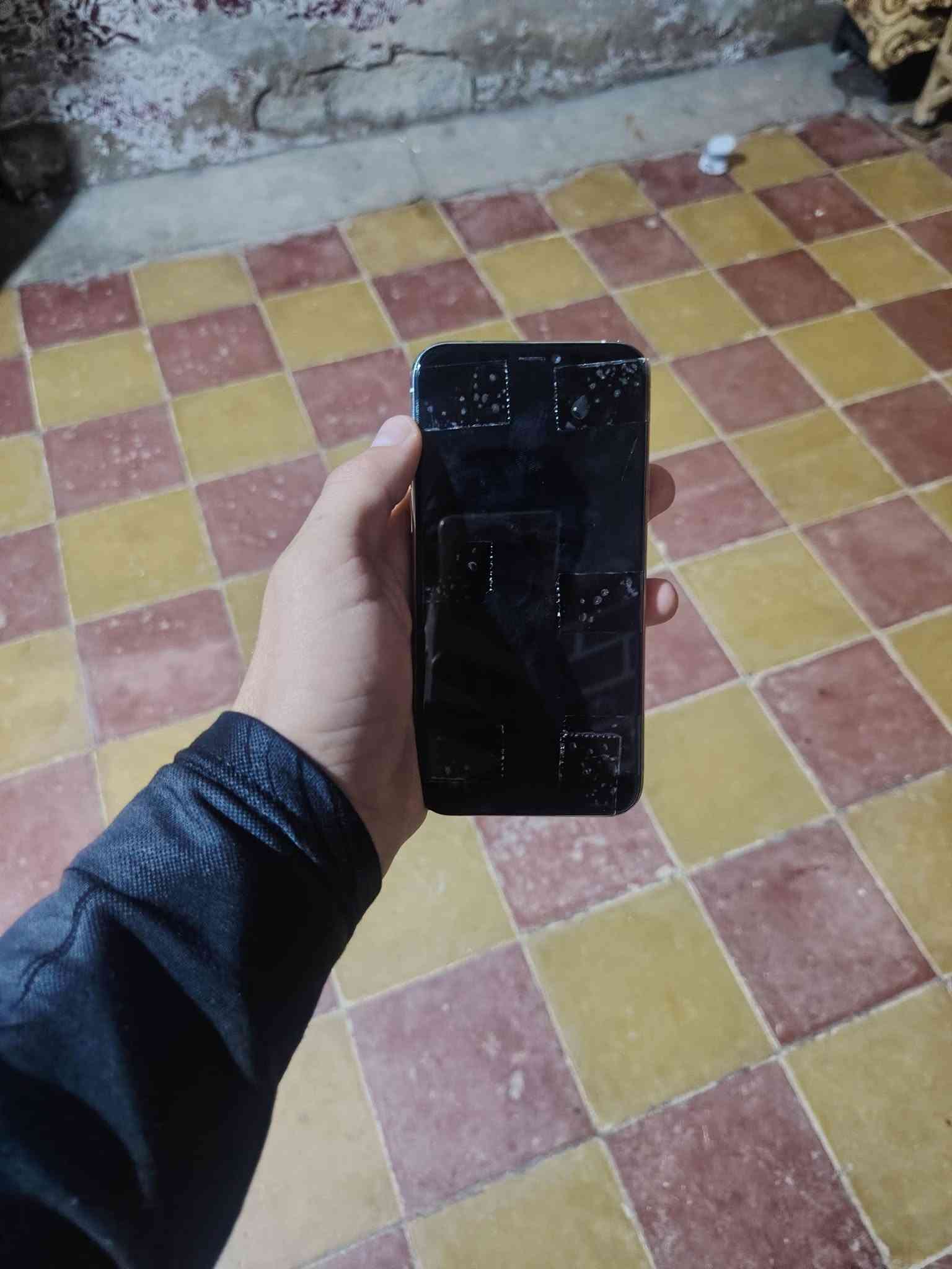 ايفون ١١ برو • ٦٤ • ضهر مكسور