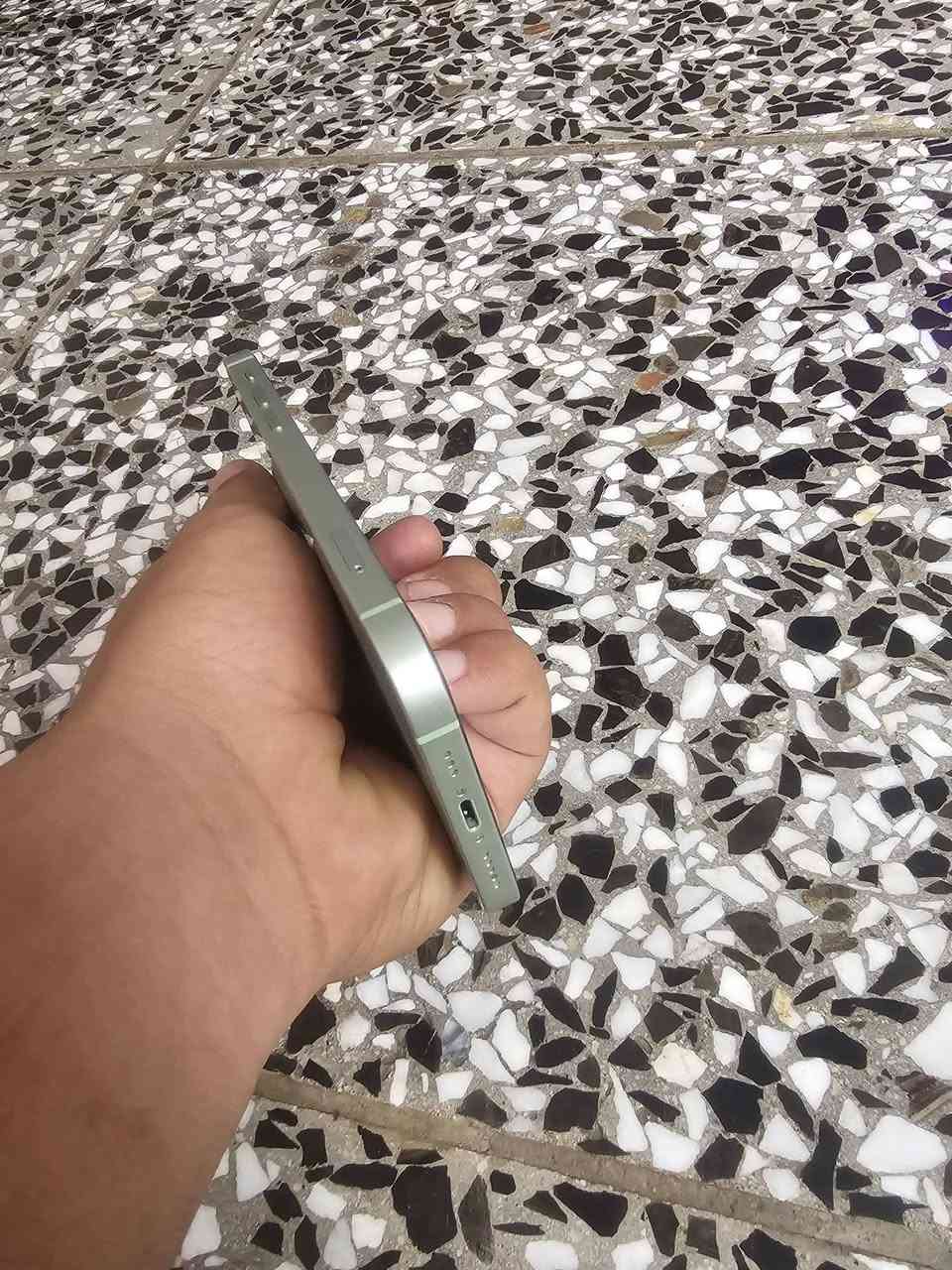 سلام عليكم 12 عادي 
جهاز وتر ماستر مكفول من زلغ 
كامل ملحقات
ذاكره 128 
بطاريته 77 
جهاز حرفيا بعد بجيس 
مراوس بايفون فقط 
او بيع سعره 350  وبي مجال  
*********** واتس او اتصال
