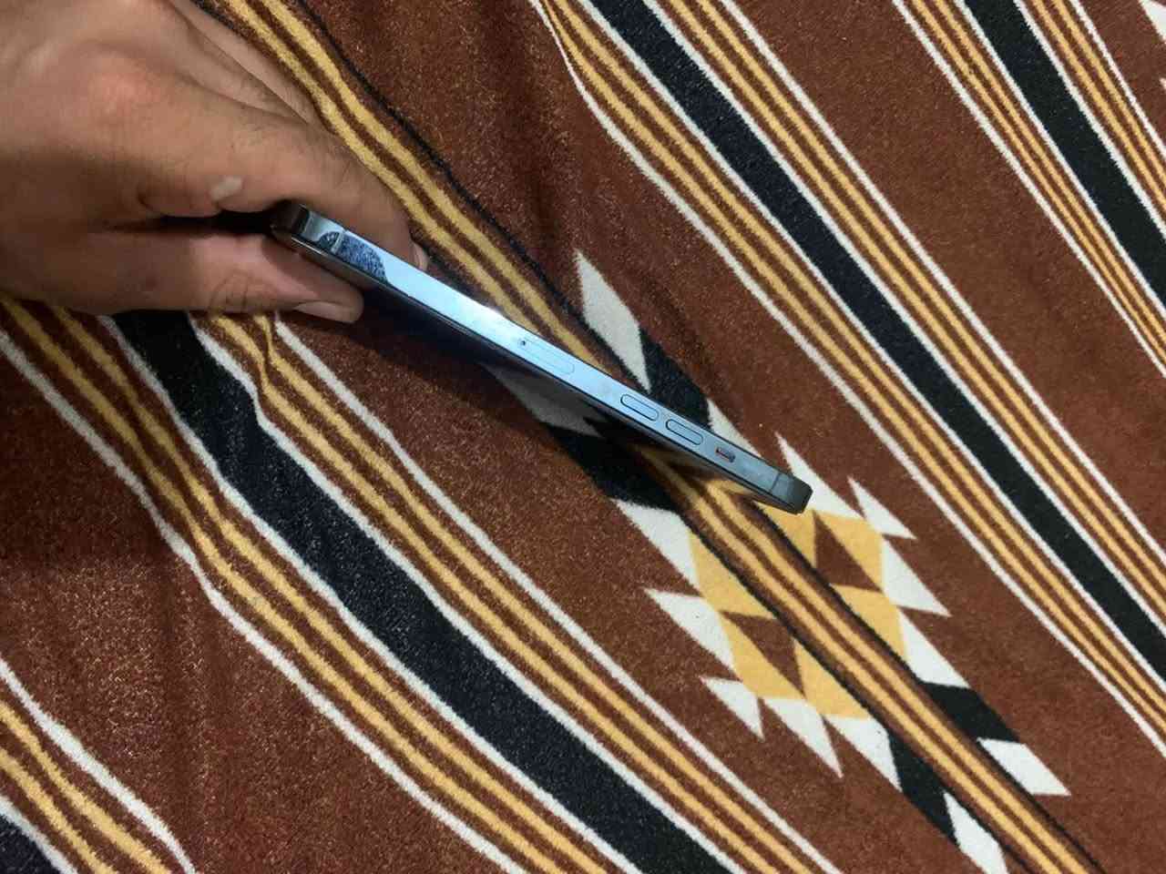السلام عليكم 12 برو ماكس للبيع جهاز نضيف
بطاريه 72🔋بلاديه
شاشه مبدله اصليه 
ذاكره 256
بس يرادله ضهر وفلاش والباقي كله جديد 
الاستفسار ***********
