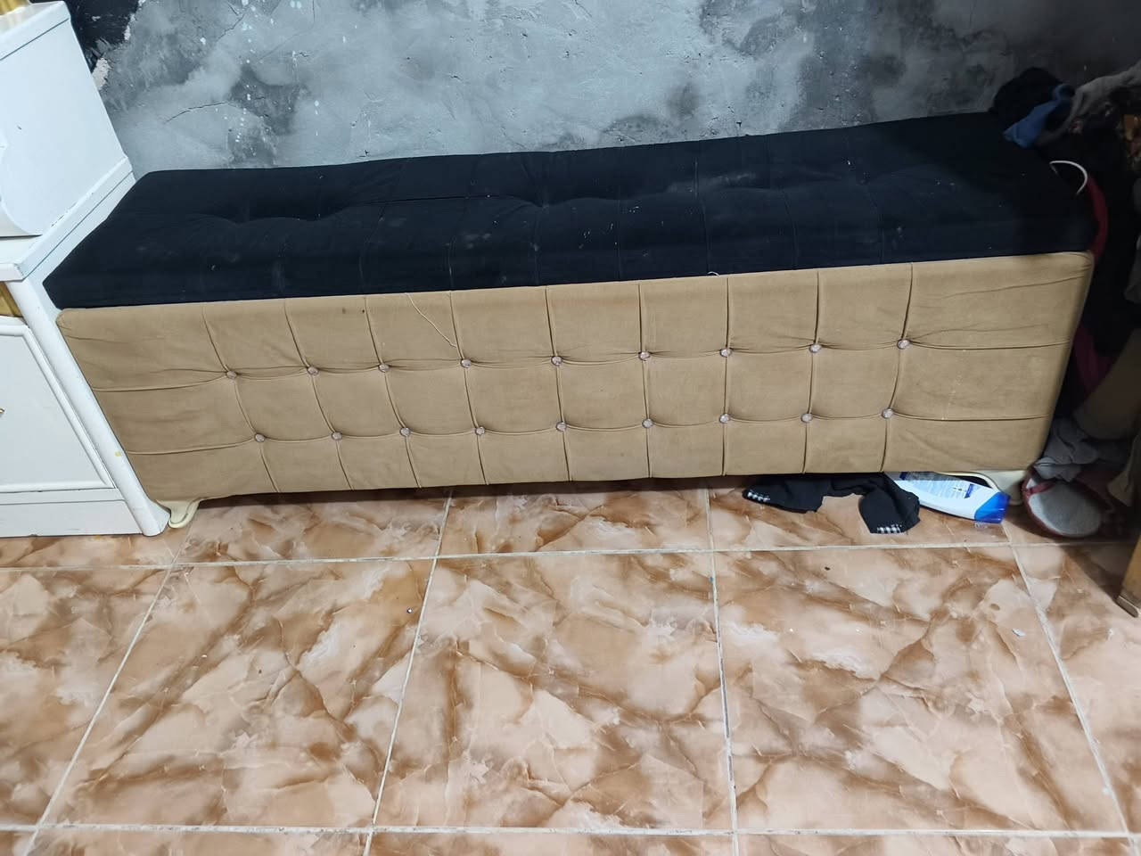 السلام عليكم غرفه اخشاب للبيع نجاره عراقي صبغ حراري مال سيارات بس الصبغ كلفني 650 سعر سعرها مليون وربع وبيها مجال نظافتها من 80 بل 100 الاستفسار على الرقم ***********
