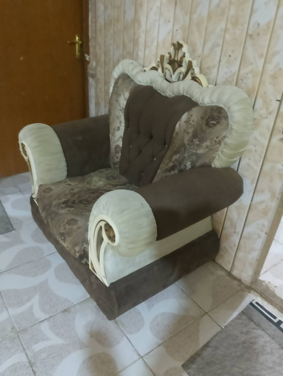 قنفات اربع قطع نضاف كلش سعرهن ميتين قفل عنوان بصره تنومه ***********
