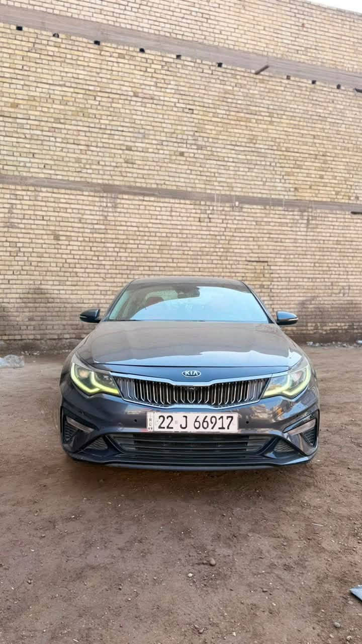 كيا اوبتما2020 امريكي حادثهة بس جاملغ وباب لباب مبدل ول جاملغ مصلح بدون أي شواصي ولا لغود صور حادث موجودة  واكو طخة بسيطة بل باب مال سايق مصلحه بارد 

سيارة جديدة حرفياً ماشية فقط90 الف. بسمي ورقمهة اربيل . ارقام انكليزي هزة كلة جديد 

مكينتهة 2400 مكفولة من كلشي 

گير مكفول من كلشي 

تبريد اذا مو ثلاجة كروتك علية 

صدرهة وضع شركة بعدة جديد امامي وخلفي

تخم تاير شديتة قبل شهرين 

شاشة چبيرة وتدعم ابل كار بلي بلادي 

كامرة خلفية + حساسات خلفي 

رادار نقطة عمياء 

رادار خروج من المسار 

كروز كونترول 

تحكمات ستيرن اكيد جهتين 

3 مودات قيادة 

اشاير بل مري 

لايتات كلهة زنون عالي ناصي 

مسويلهة ادامة كاملة لغرف الاحتراق وتبديل بلكات ونوزلات كلة اصلي 

سيارة جاهزة كلشي متصرف عليهة 

وكلشي اكو بل سوك أخوان اكو تعبان واكو النظيف وهذ حلال مُسلم 

السيارة حلوة ونظيفة وتسوة فلوسهةمكاني بغداد الغزاليه. 

سعرهة 135ورقة وبيه مجال بسيط

***********
