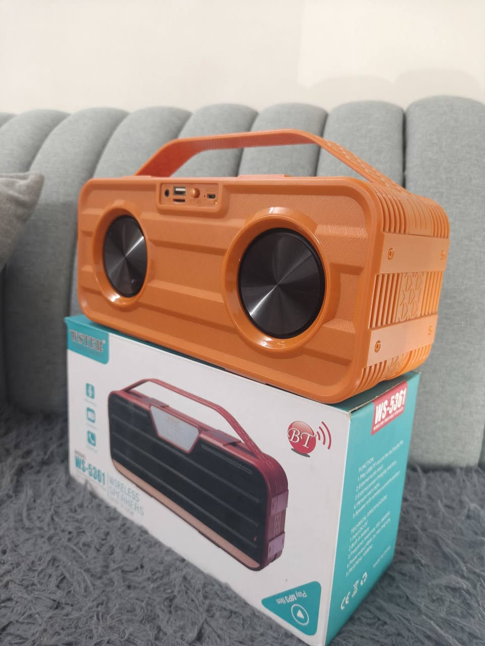 سماعه دمام صوت واضح قوي 30الف ويا توصيل 
موصفات FM's+Bluetooth+memory+flash
بطاريه كبير يشتغل8=9ساعات /ويا كارتون غراضه
لون مميز برتقالي🔶
وزن ثكيل بسيط استخدامات بل بيت سفره 
سعر30قفل معه توصيل
***********
***********
