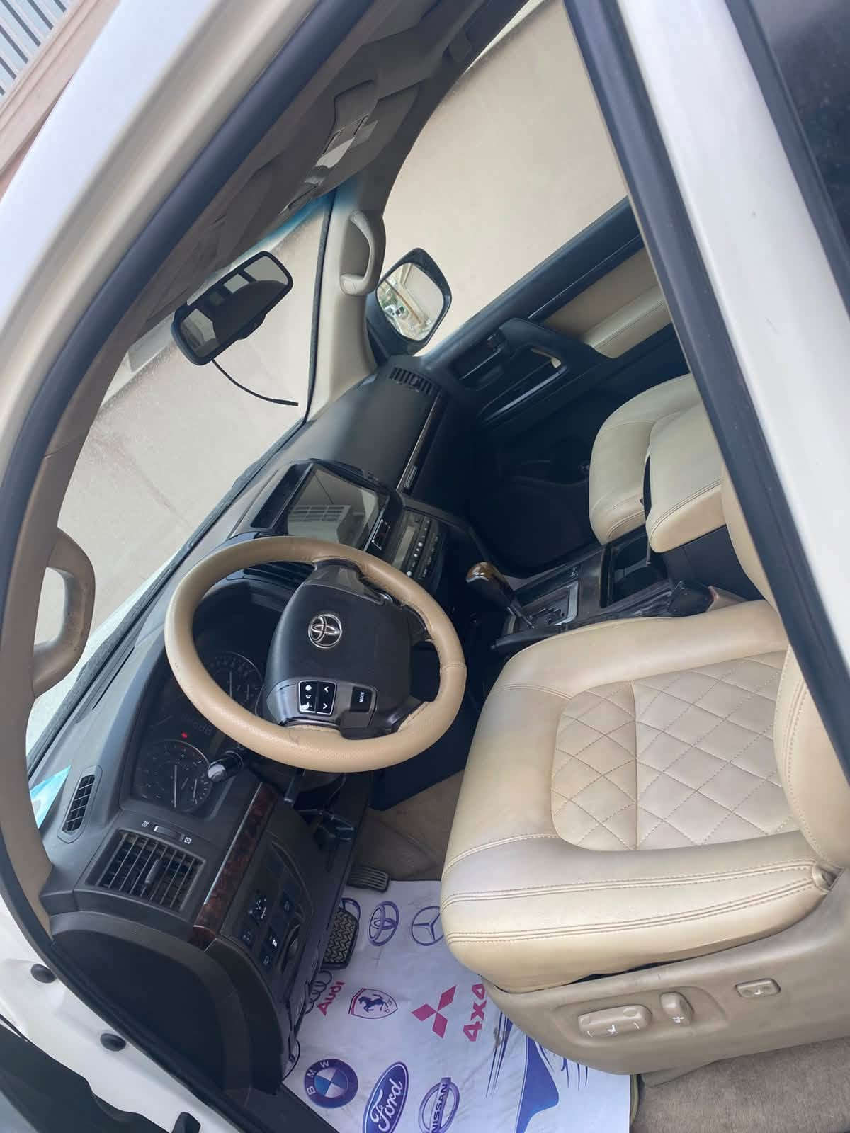 11 ستينه محدثه 15 اربيل مكفوله بس بيها رصعات  بالجاملغ  لأمامي  والخلفي  سعر 280 ورقه وبيه مجال  محرك جديد صار أربع اشهر من شادين مكينه صدر جديد كشنات جدد ماطور بريك جديد 
رقم ***********
