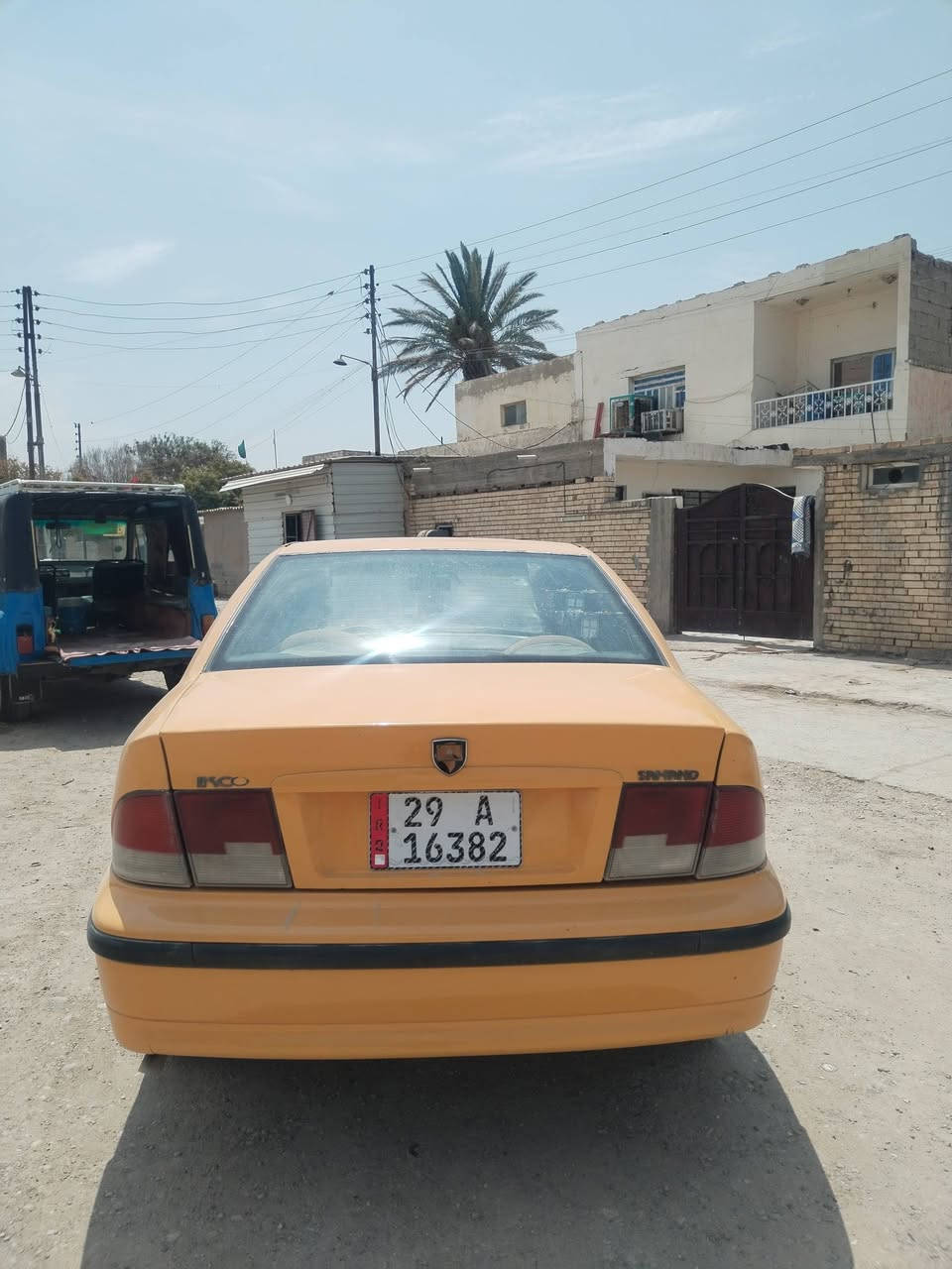 السلام عليكم ورحمة سمند للبيع موديل ١٠ رقم واسط دولي هزة جديدة تحويل مباشر كير مكينة مكفول تبريد ثلج كهربايات مكفولة حدادية تخم تاير جديدر السيارة مابيها نقص فقط  طخة بالجنطة مصفرة هيئة وغرامات مكانها واسط صويرة السعر ٣٠ مكلف بالنشر التصال على الرقم
***********
