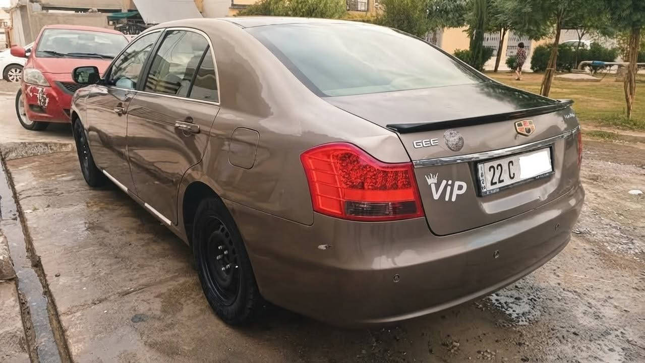 geely emgrand 8 model 2013 
جیلی ئێمگراند8 مۆدیل 2013
*********** 
گێرمەکینە بیلادی میستربووشی یابانی 20 مەرغوب لۆک بێ سەرف بئ سبوغ ته  نها بۆنيت و سقف تۆزيك كالبۆته وه
فوول مواسەفات سلاید. 
گیرتۆماتیک+عادی‌+s،
تبرید مرکزی 
٨ ئێرباگ 

جيلي امكراند٨ للبيع
محرك 20 ميتسوبيشي یابانی البلادي المرغوب والاقتصادي بدون بخار لوك ويشتغل على بانزين عادي بدون مشكلة
لایت شغال،جام شغال،لایت متعرک،شاشە+کامیرە+حساس،
كير اوتو وعادي وسبورت
شاشة ايباد وكاميرا سلايد 
تبريد مركزي امامي خلفي 
بيدون صبغ بيدون عادث 
السعر ٦٤ ورقة بي مجال تحويل بشرط 
*********** 
سيارة موجود في أربيل أربيل, العراق
