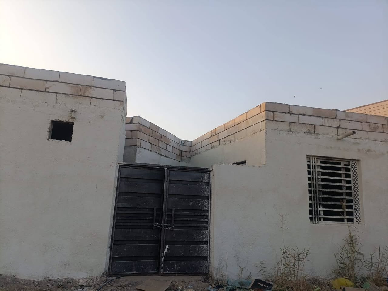 بسم الله الرحمن الرحيم.
يوجد بيتان متجاوران مساحة كل بيت 200م.
كل بيت غرفتين  وصالة ومطبخ
وكذلك استقبال وصحيات داخلية وخارجية .
علما بأن المنطقة مشمولة بالتطويب .مجاري ماء كهرباء
خدمات كاملة.من الدولة.
المكان دور سيد حمزة قرب المصب .السعر مناسب جدا
سعر البيت الواحد 35 مليون
فقط وبيها مجال بسيط للشراي
الاتصال على الرقم
   ***********
