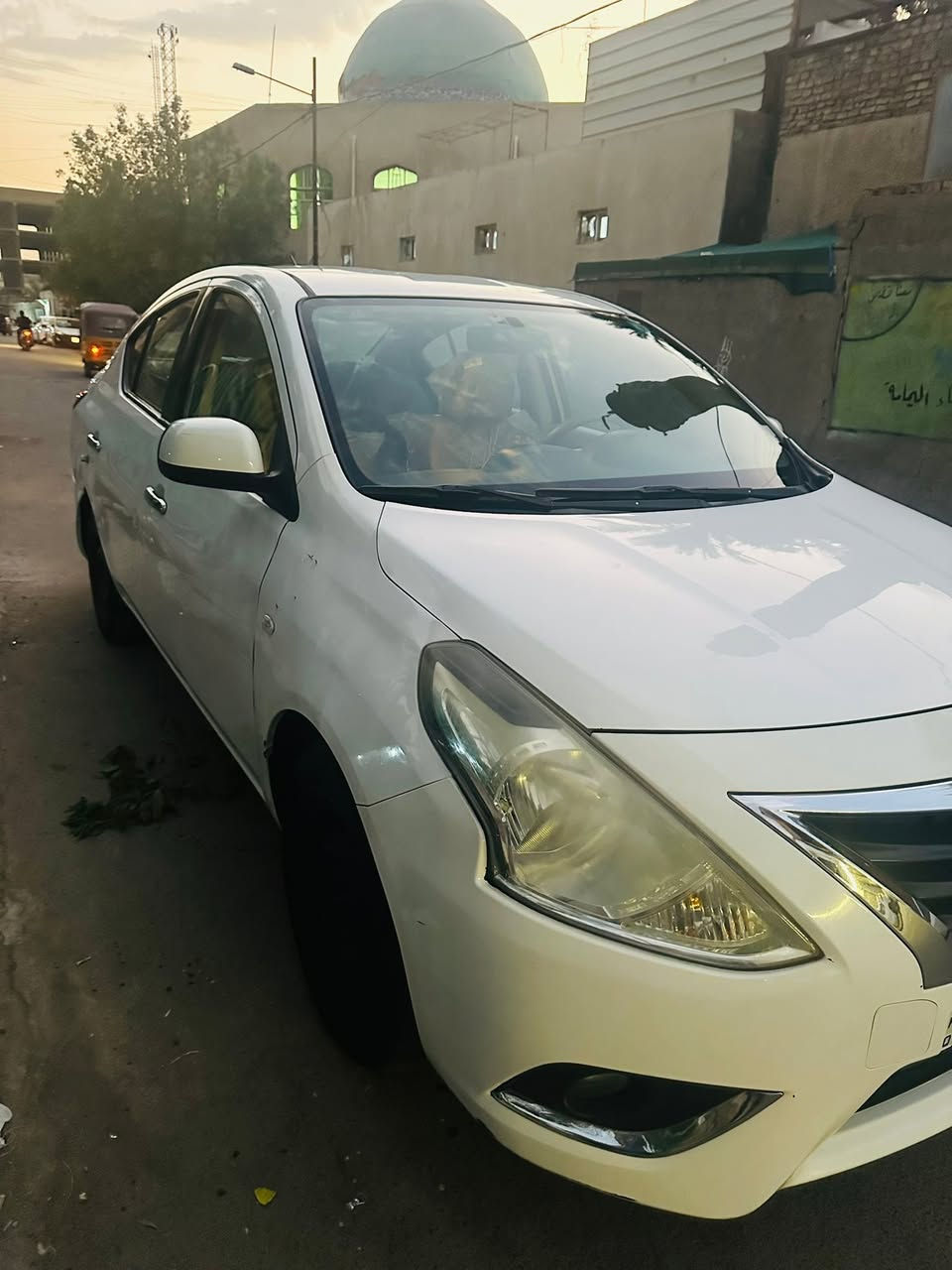 السلام عليكم 
نيسان سني 2019 هندي

السياره مرتبه نظيفه وجاهزه
كير ومحرك ممتاز
تايرات نظيفة
باتري جديد
تبريد ثلج  
فيت بم اصلي
يدات نيكل بلاد 
شاشه لمس
كاميرا خلفية
ماشية 120 الف
سنويه نهاية 2028 تسقط
عدا ملاحظات رصعات وخدوش بسيطة سونار مرفق
السيارة بأسمي تحويل مباشر
مكاني بغداد حي أور  
اتصل وتدلل 

***********
