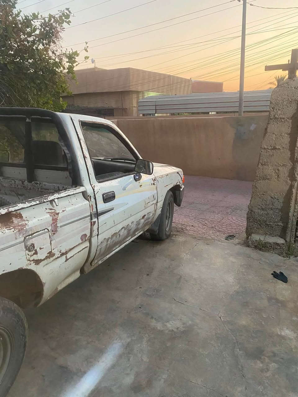 السلام عليكم 
للبيع 
بكم 92
سياره كير اتوماتيك محور بطه
محرك بي تبخير  والكير بالشرط 
الكشر شوف العين البدي مابي اي شك او زرف 
عندي بيها واجهيه مال مرور صاحبها ماندله
السعر 15 وبيها مجال
غير متواجد عالخاص 
***********
