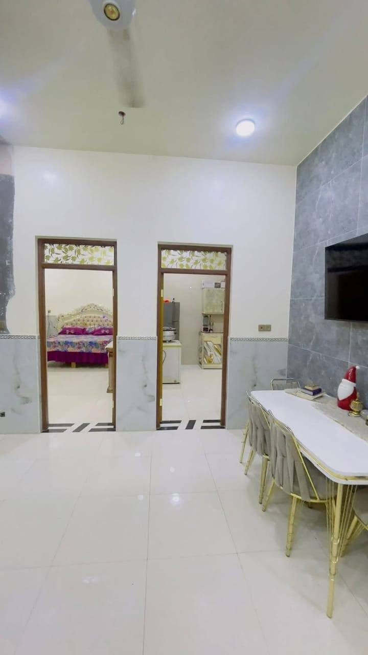بيت زراعي للبيع مساحه 230متر
فضليه نزله البيطره يبعد عن شارع 100متر  رجائن بس شراي يتصل ع رقم ***********

