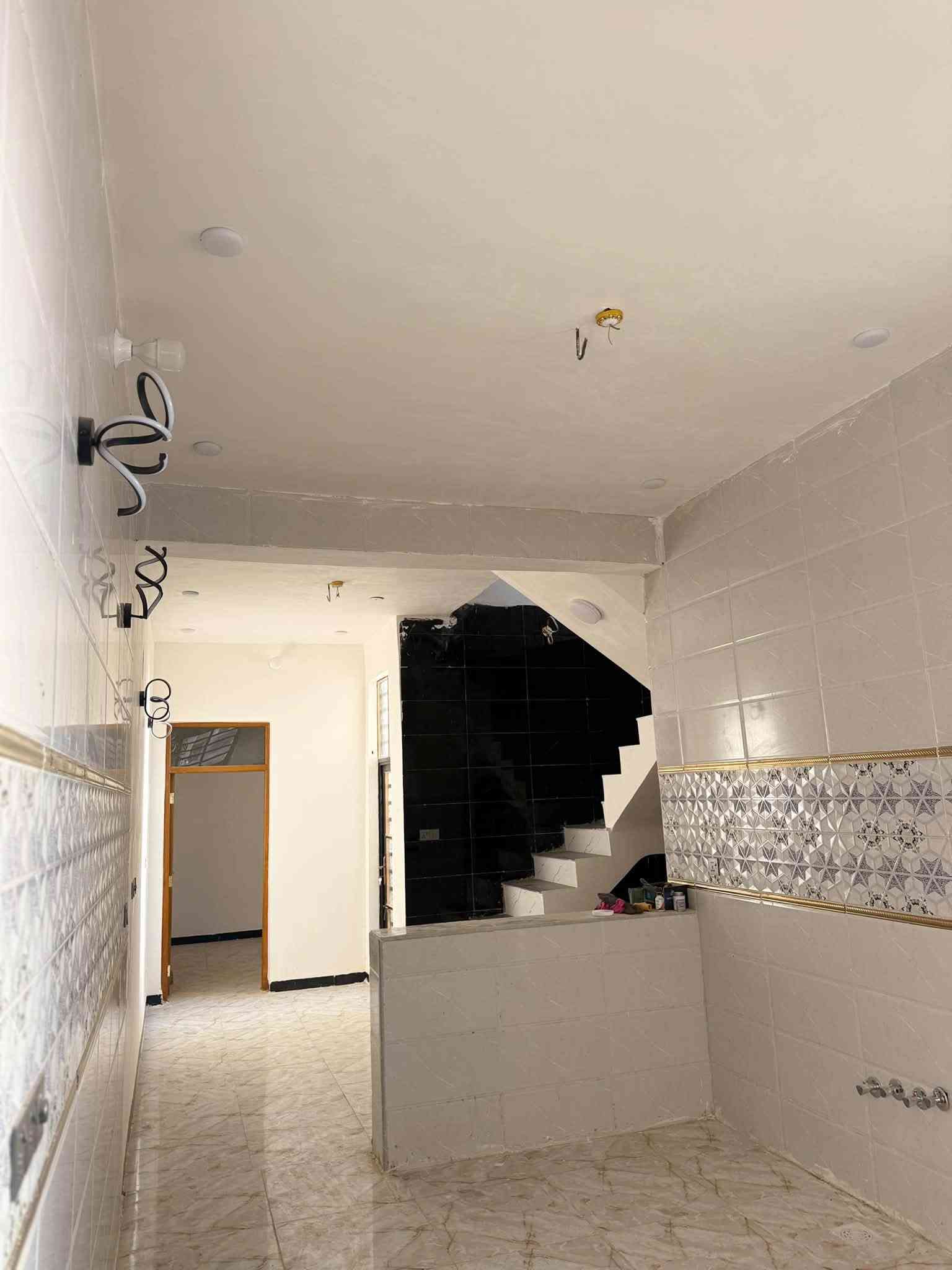 يا الله بيت ١٠٠م طابق واحد حي النداء منطقه  ٥٣ مفتوح على  شارع ٦٠ العرضي الأول يبعد عن شارع٦٠العرضي  ٢٠متر بنيان جديد محد ساكن بي اساس صب السگف صب البيت مرتب خدمات متكامله مدارس ماي كهرباء مجاري السعر ٧٠ مع المجال للاستفسار اكثر اتصل ***********
