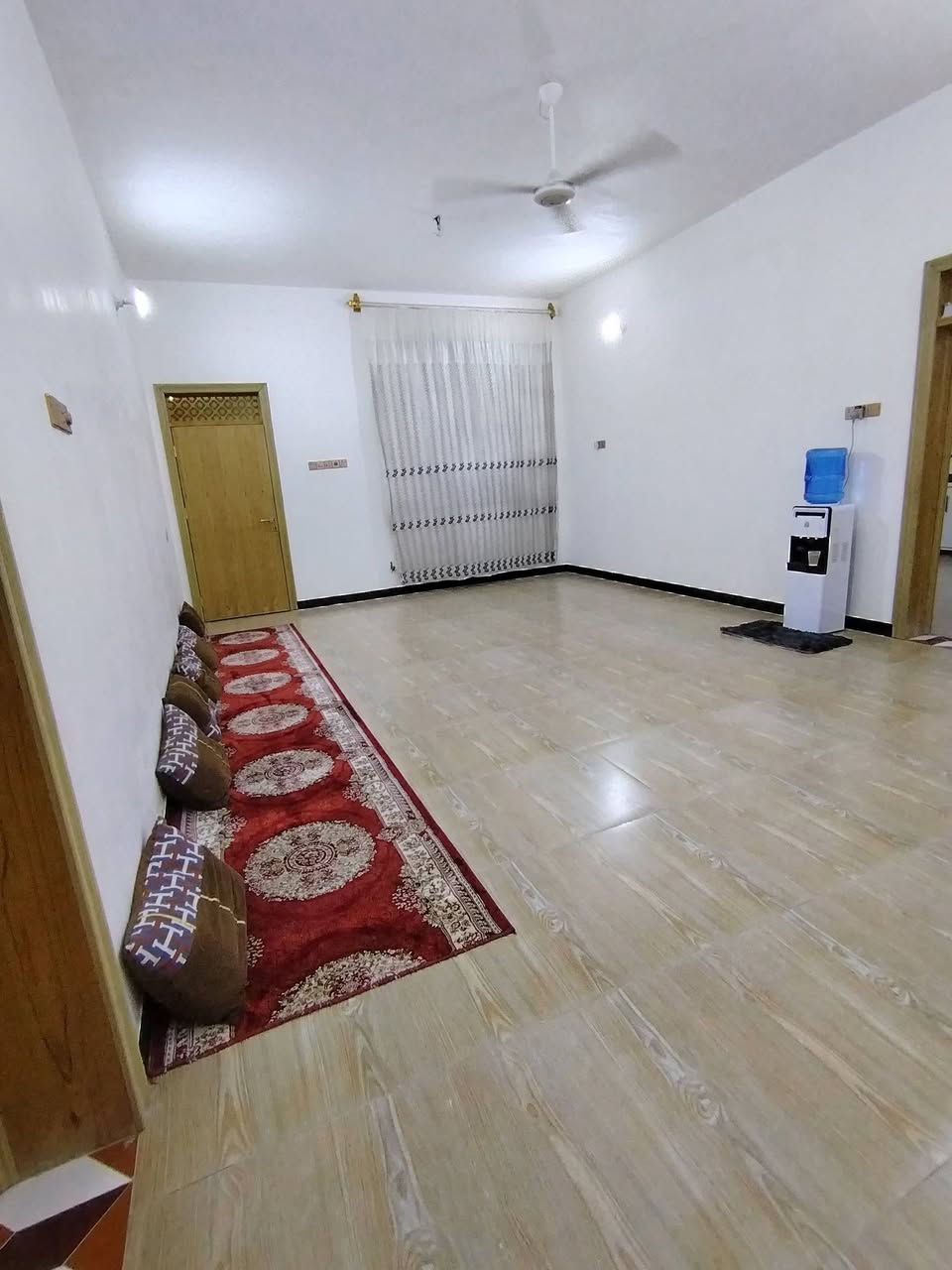 📌بيت للبيع المساحه 400م
📌الموقع قضاء الشطره الشارع العام قرب حارث ابو السيراميك قرب حي المصطفئ 
📌يتكون من 2غرف+صاله+ديوانية+مطبخ+صحيات خارجية+مجمع صحيات داخلية معزول هوه والدرج اباب ابحدة
📌متوفر ماء+كهرباء بي منضومة طاقة شمسيه ماتطفة الكهرباء+ وكافه الخدمات 
📌السعر 130
☎️للتواصل واتساب او تصال***********
