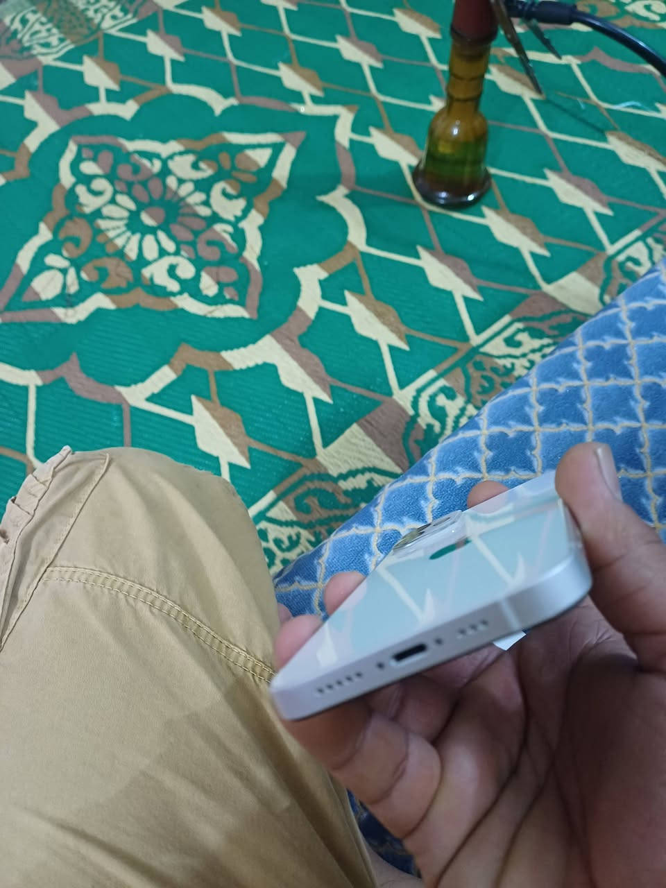 ايفون ١٢ عادي جهاز نضيف كلش جان ضامي بطاريه ٩١ لا معلايه ولابدله اخذه لاي مصلح ذكره ٢٥٦ ملحقاته كامله
