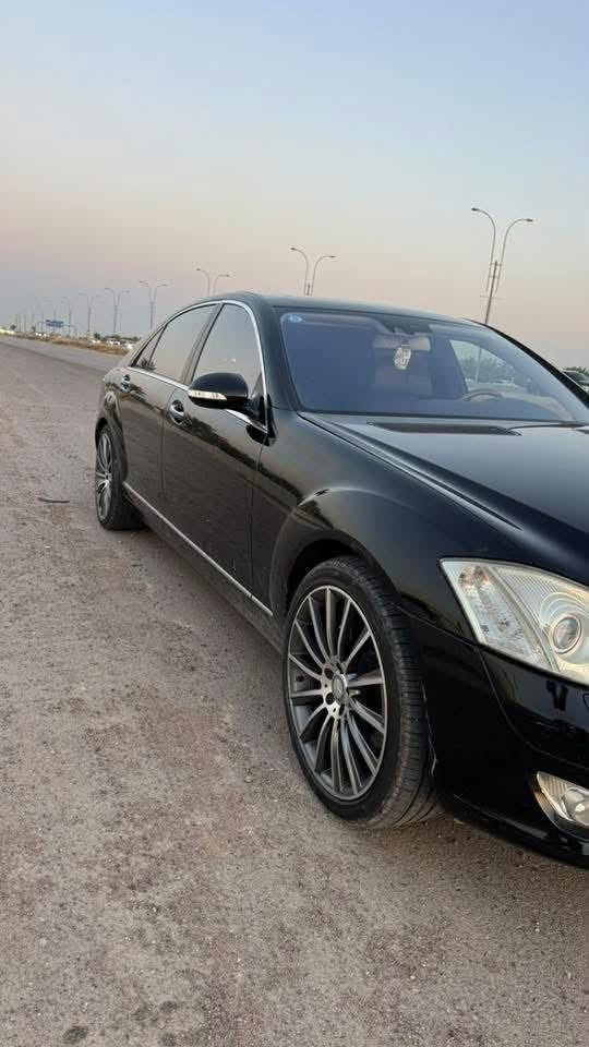 سلام عليكم للبيع فقط بدون مراوس
مرسيدس اس 550 
موديل  2008
محركها 8سلندر تنفس طبيعي 
رقم بغداد (مميز)
فول مواصفات 
جگات ترفع السيارة
حساسات امامي خلفي
بردات امامي خلفي كهرباء
كراسي امامي خلفي كهرباء  
خزن ثلاث وضعيات
تدفئة وتبريد ومساج
حدادية 100‎%‎
تبريد جديد 
فتحه
تخم تاير 
وجميع مواصفات الاس المعروفة التي يطول ذكرها
كير ومكينة وتبريد كله كفالة عام
السيارة مكفولة من اي ضربة السياره جديده واحلى من الصور
مكان السيارة بغداد

للاستفسار ***********
