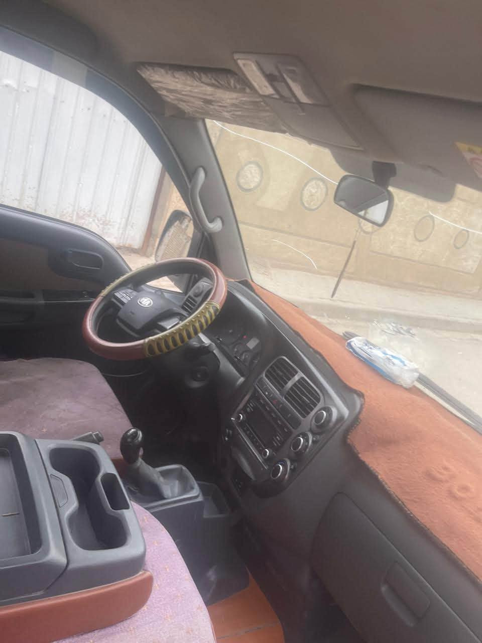 سلام عليكم كيا حمل للبيع نثيه مديل 2022 السياره جاهزه من كلشي كله شغال السياره ابلاديه برغي ما مبدل بيهة رقم السياره واسط بسمنه تحويل ثاني يوم السعر 140 وبيه مجال حك الجيه مكان السياره بغداد الامين سكينه التواصل عل رقم ***********
