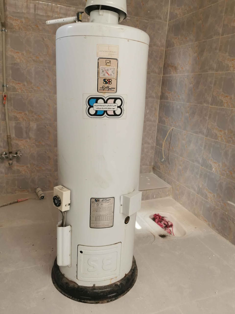 گيزر سوبر التريك غازو كاره با زور خاوينه به شه رت ته نها حه جمي گه وره يه بو شويني من نابي 220 لتر شوين حاجياوا *********** أربيل, العراق
