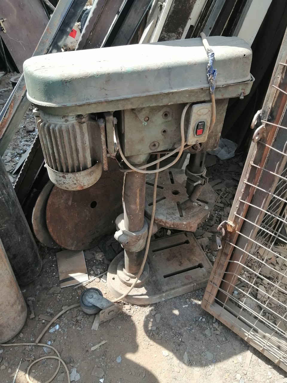 كتر دريل ثابت تريفز سعر الواحد 500 المدينة شارع الفلاح سوق الحديد ***********
