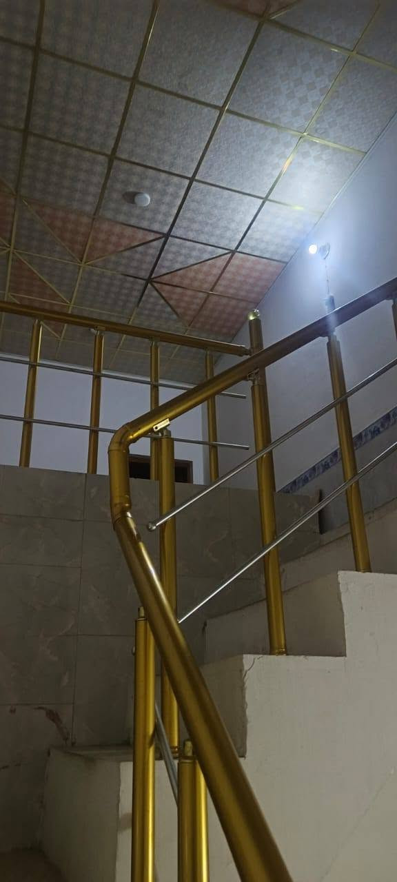 ‏بيت للبيع مساحته ١٠٠ طابق ونص غرفتين وصالتين واستقبال ومطبخ و ثلاث صحيات حي الوفاء مقابل الهندية منطقه الأربعين شارع عشره سعره ١٣٥ وبين مجال وحاليا ماجر ٣٥٠ 
‏للاستفسار مكتب بركات ام البنين ***********
‏
