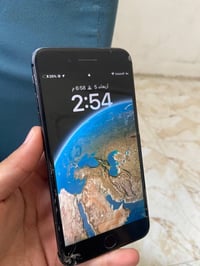 ايفون 8بلس • ٦٤ • زجاج مكسور