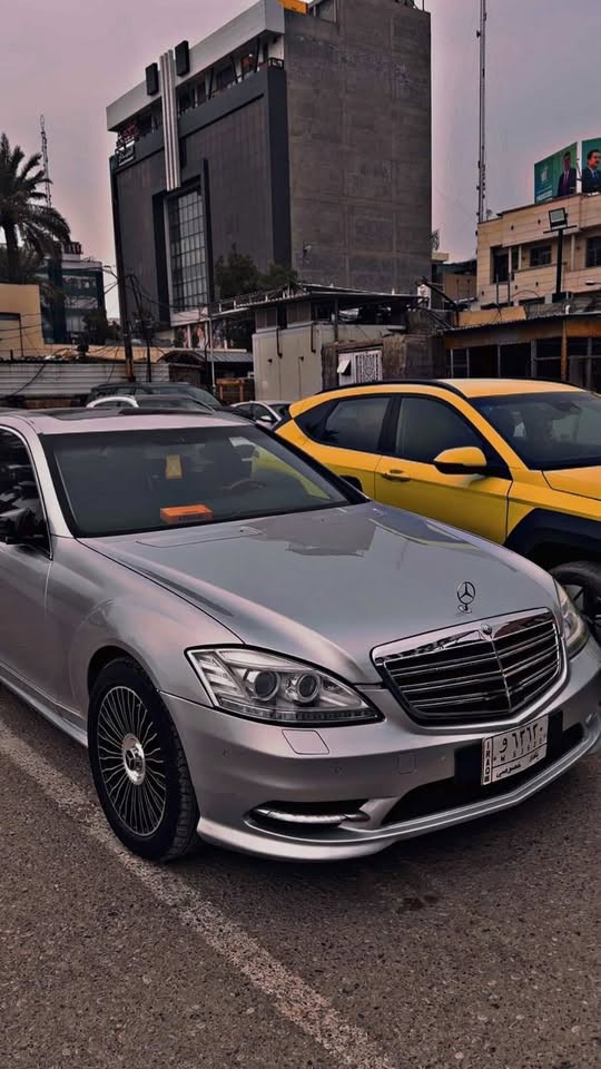 السلام عليكم
مارسيدس c550 
موديل 2009
محدثه 2013
ماشيه 175 
مصبوغه عام جماليه 
مواصفاته معروفه 
بيبان شفط خزن مقاعد 
كشنات تدفئه تبريد 
صندوك شفط 
بيه نقوصات بسطه 
رايده 135 $ 
وبيه مجال  
مكانه بغداد 
***********
